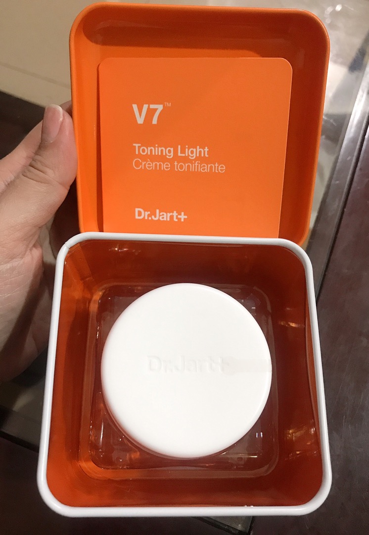 Kem Dưỡng Trắng Da V7 Toning Light Dr. Jart+ Hàn Quốc - 7 Vitamin Làm Sáng, Giảm Nám, Cấp Ẩm Cho Da Mượt Mà 50ml