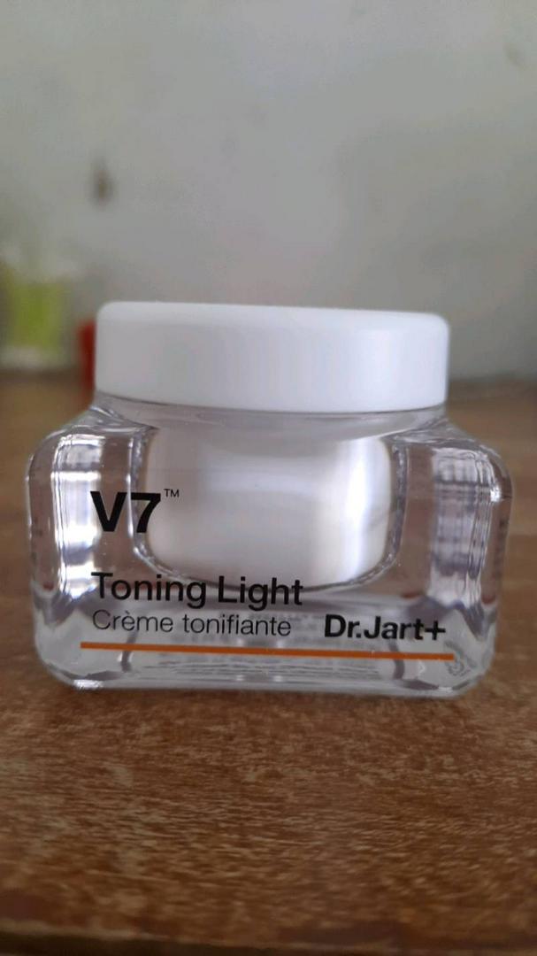 Kem Dưỡng Trắng Da V7 Toning Light Dr. Jart+ Hàn Quốc - 7 Vitamin Làm Sáng, Giảm Nám, Cấp Ẩm Cho Da Mượt Mà 50ml