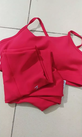 Set đồ tập gym Hibi Sports H144 - Áo bra có mút ngực + Quần lửng lưng cao, Chất liệu co giãn, Thể thao, Yoga, Gym, Đen, Đỏ
