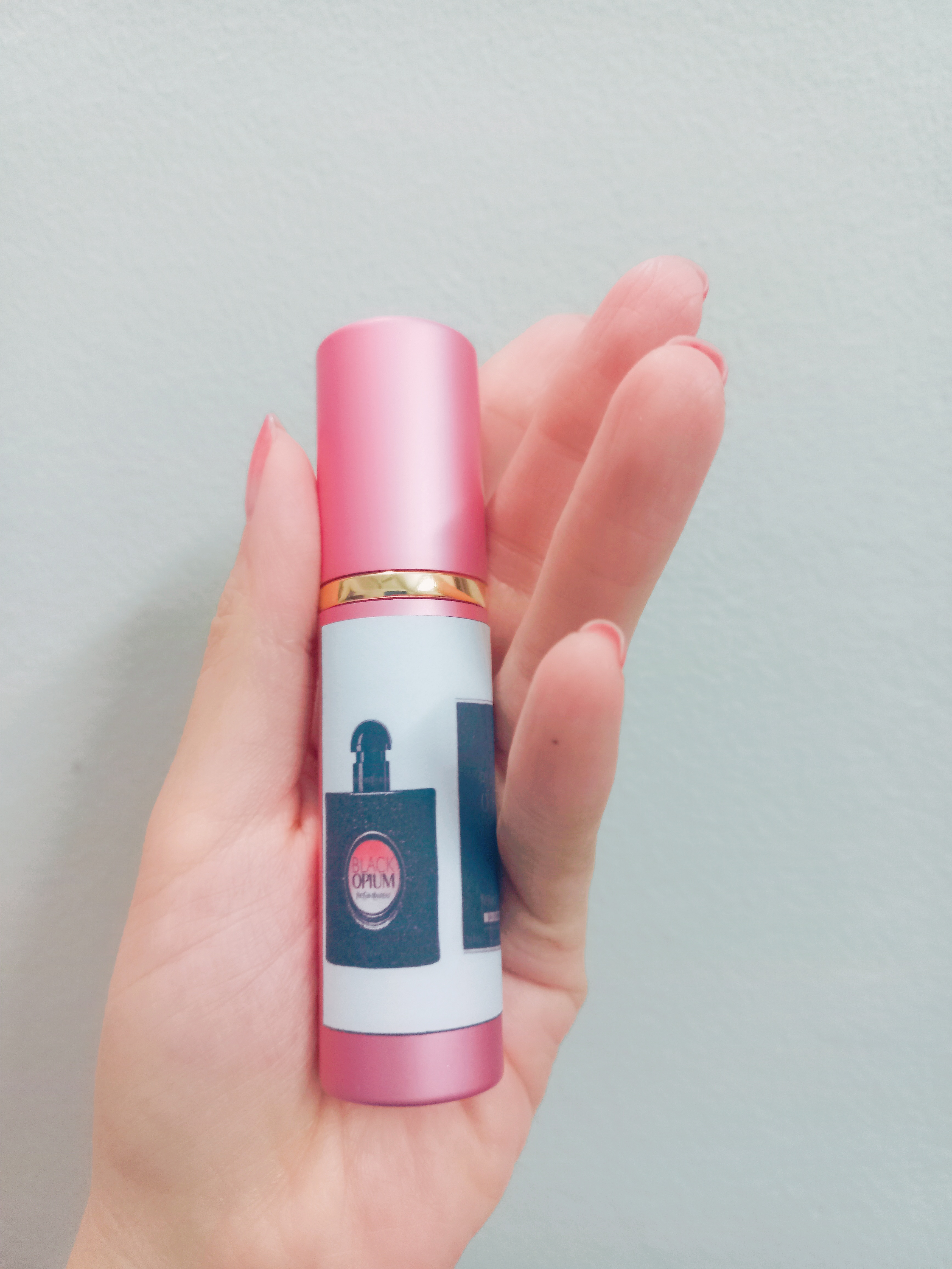 Nước hoa nữ YSL Black Opium - Hương thơm ngọt ngào quyến rũ bí ẩn, dịu dàng và đầy thu hút từ vani và cà phê đen.
