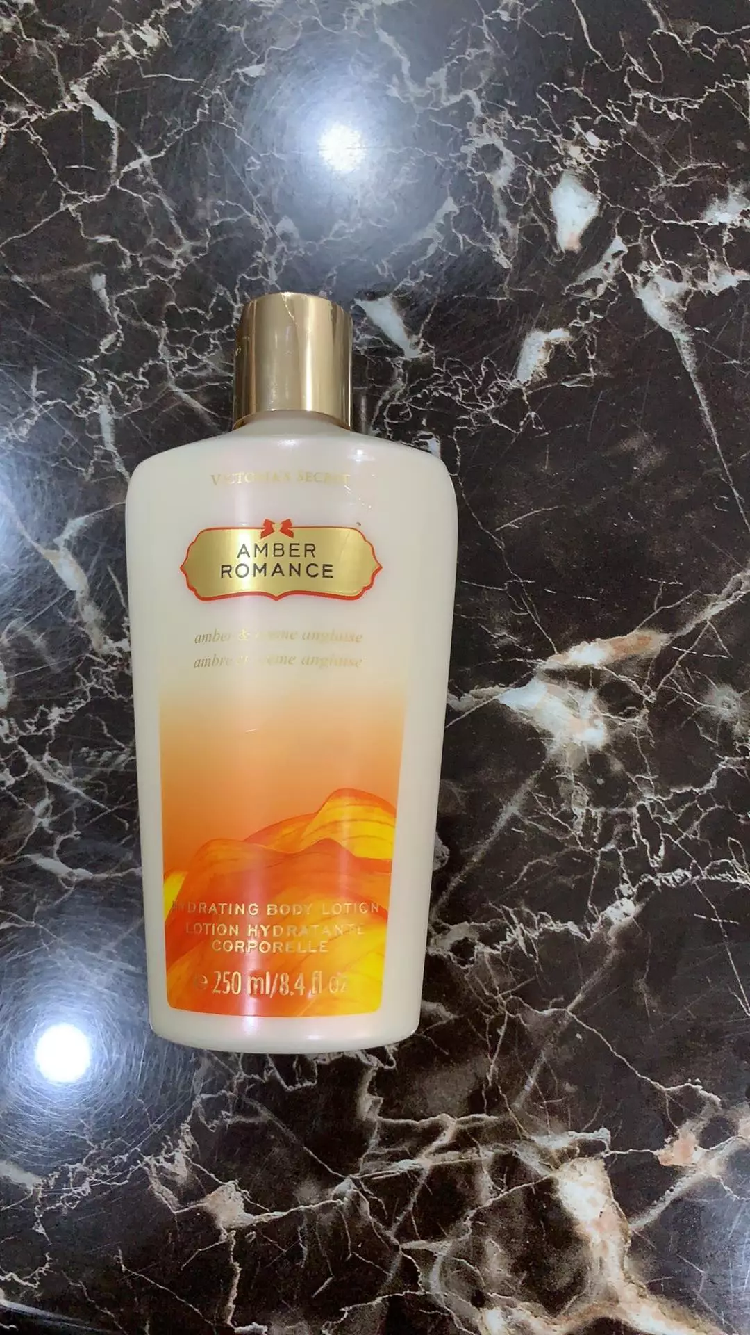 Kem Dưỡng Thể Victoria's Secret Amber Romance 250ml - Dưỡng Ẩm, Làm Trắng Da, Hương Thơm Quyến Rũ, Chiết Xuất Hạt Nho, Bí Quyết Làm Đẹp