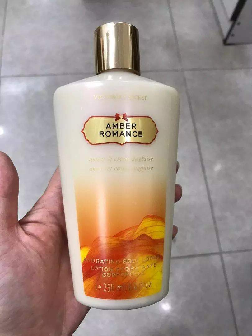 Kem Dưỡng Thể Victoria's Secret Amber Romance 250ml - Dưỡng Ẩm, Làm Trắng Da, Hương Thơm Quyến Rũ, Chiết Xuất Hạt Nho, Bí Quyết Làm Đẹp