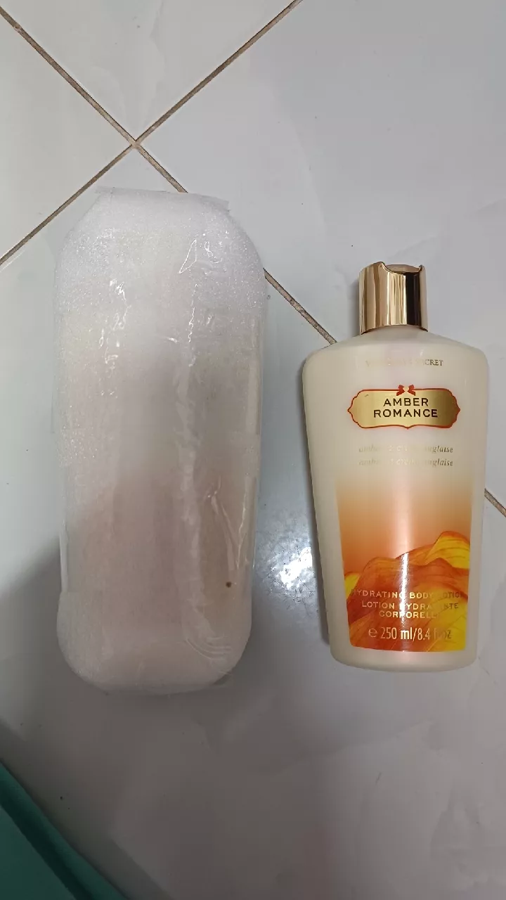 Kem Dưỡng Thể Victoria's Secret Amber Romance 250ml - Dưỡng Ẩm, Làm Trắng Da, Hương Thơm Quyến Rũ, Chiết Xuất Hạt Nho, Bí Quyết Làm Đẹp