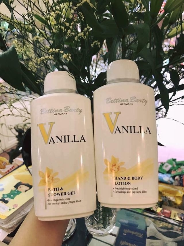 Sữa Dưỡng Thể Trắng Da Bettina Barty Vanilla - Dưỡng Ẩm Mịn Màng Hương Vanilla 500ml