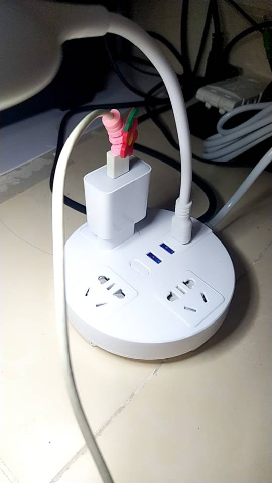 Ổ cắm đa năng Jiashi OCD05 với sạc USB, dây dài 2.8m và giá để điện thoại - Thiết bị tiện lợi cho gia đình