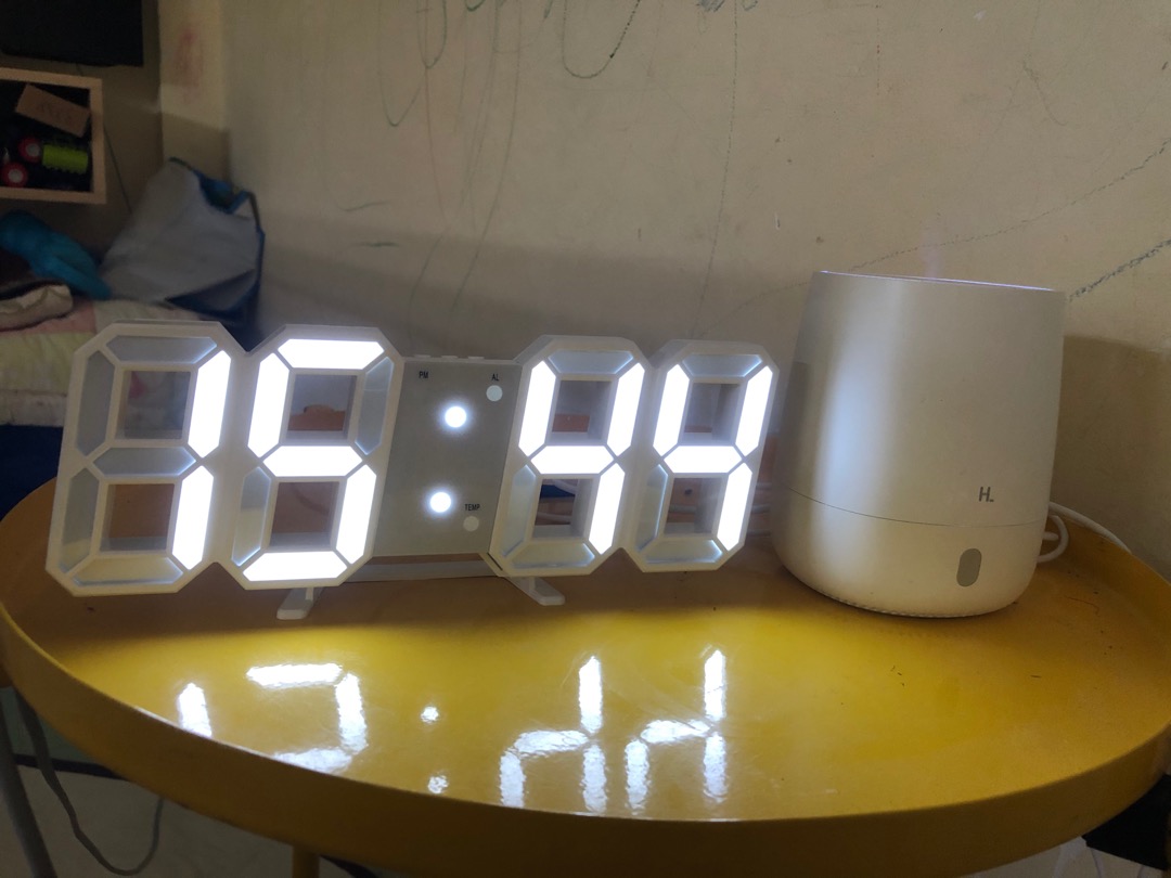 Đồng hồ Kỹ Thuật Số LED 3D Thông Minh Treo Tường & Để Bàn - Sang Trọng Cho Không Gian Nội Thất, Chế Độ Hiển Thị 12/24h, Hẹn Giờ