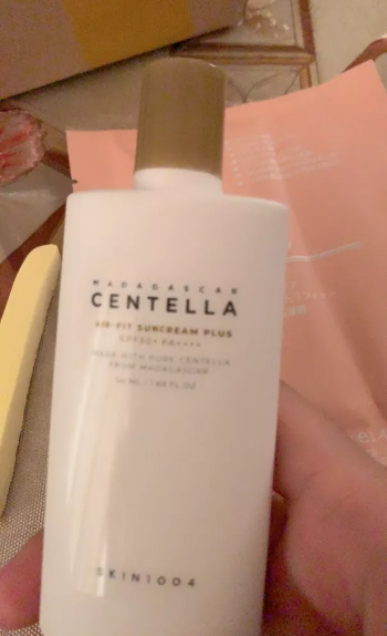 Kem Chống Nắng Skin1004 Madagascar Centella SPF50+ PA++++ - Dành Cho Da Nhạy Cảm, Dầu Mụn, Chống Nước, Làm Sáng Da