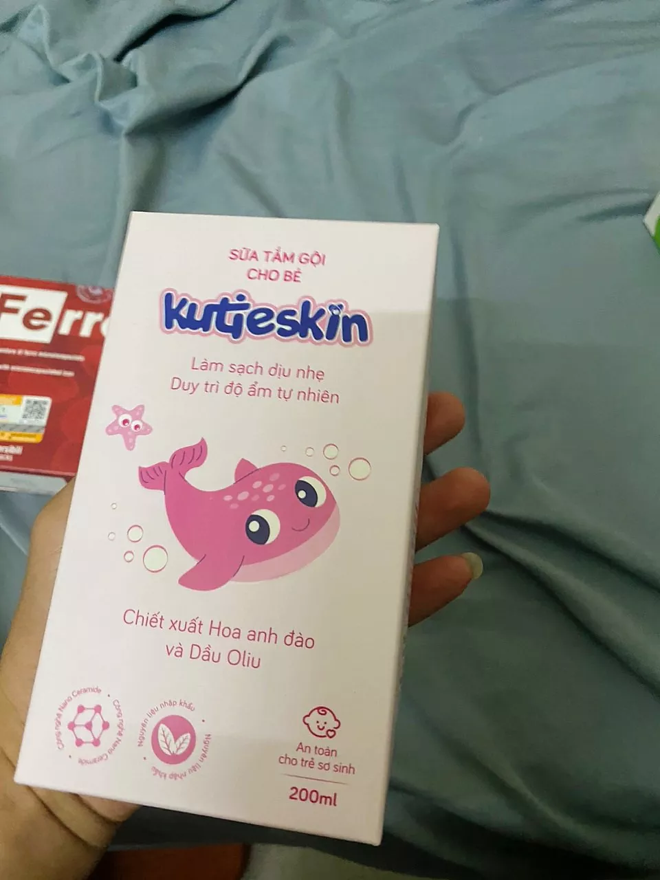 Sữa Tắm Gội Cho Bé Kutieskin 200ml - Hương Thơm Ngọt Ngào, Làm Sạch Dịu Nhẹ & Ngăn Ngừa Hăm, Rôm, Mẩn Ngứa