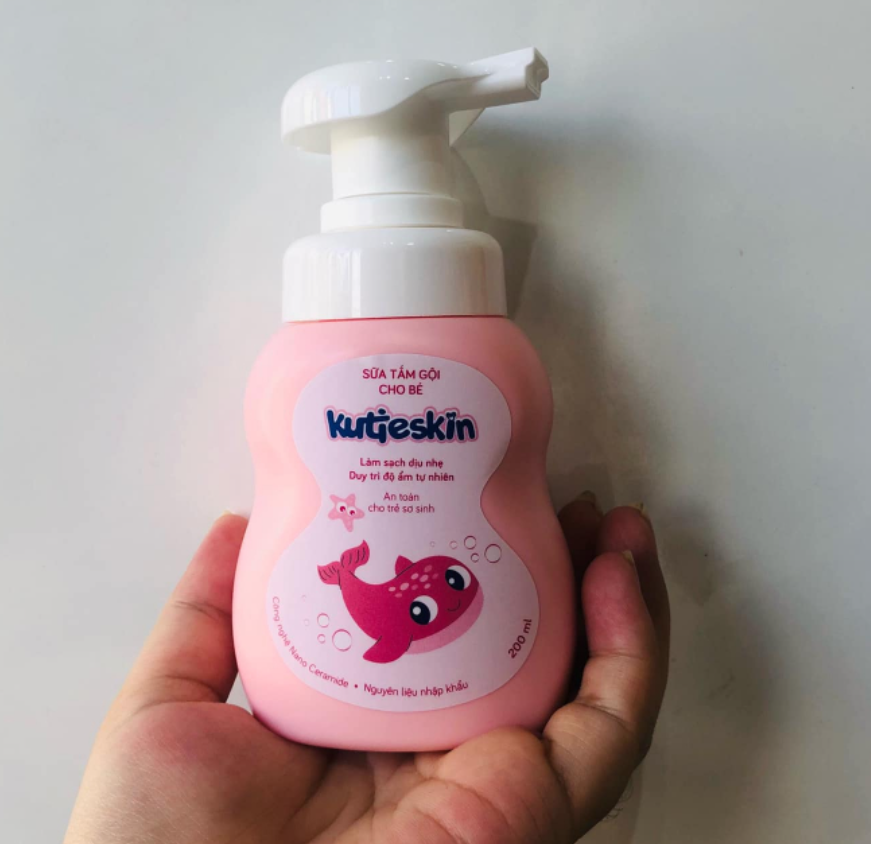 Sữa Tắm Gội Cho Bé Kutieskin 200ml - Hương Thơm Ngọt Ngào, Làm Sạch Dịu Nhẹ & Ngăn Ngừa Hăm, Rôm, Mẩn Ngứa