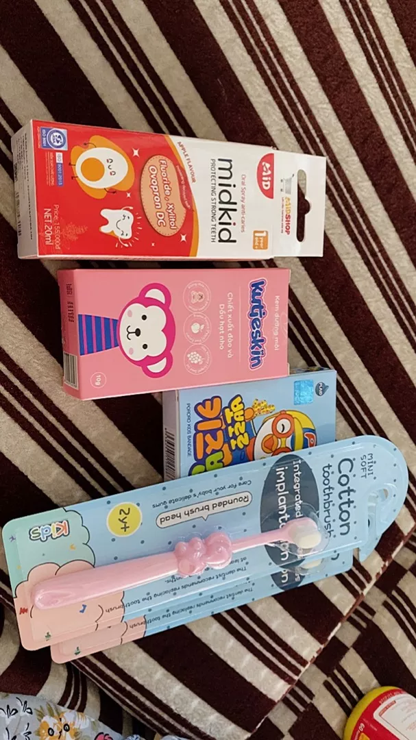 Kem Dưỡng Môi Cho Mẹ Và Bé Kutieskin 10g - Dưỡng Ẩm, Không Chứa Silicone, Paraben, Phục Hồi Môi Khô Nẻ, Chiết Xuất Tự Nhiên