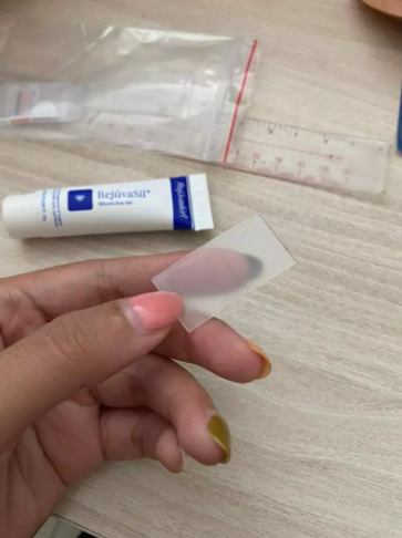 Bộ 2 sản phẩm ngừa sẹo lồi Rejuvasil Scar FX Heal Kit - Gel và miếng dán hỗ trợ mờ sẹo an toàn, hiệu quả cho mọi loại da