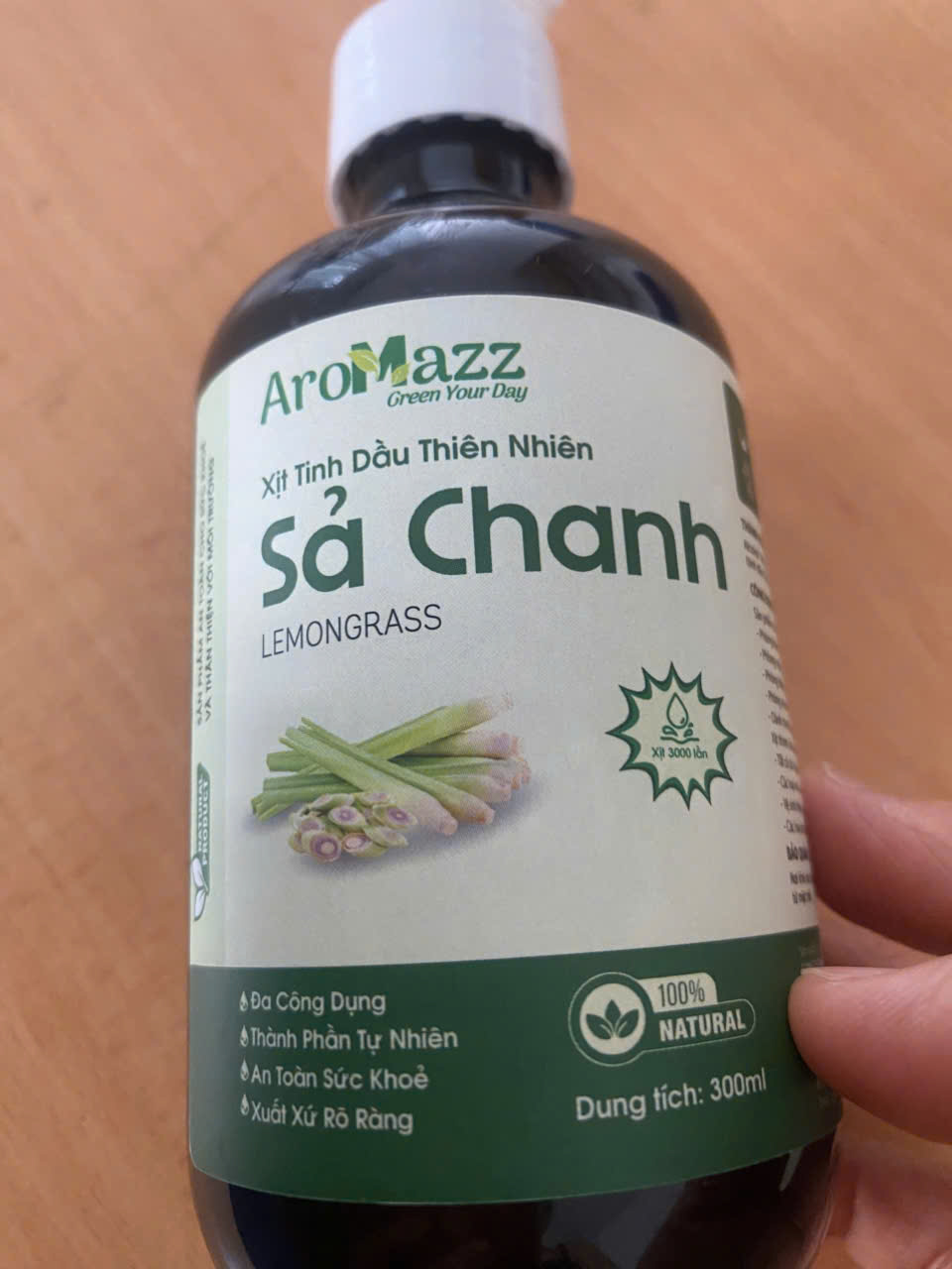 Xịt Tinh Dầu Thiên Nhiên AroMazz 300ml - Khử Mùi, Xịt Thơm Phòng và Diệt Khuẩn - Nhiều Mùi Hương Từ Thiên Nhiên
