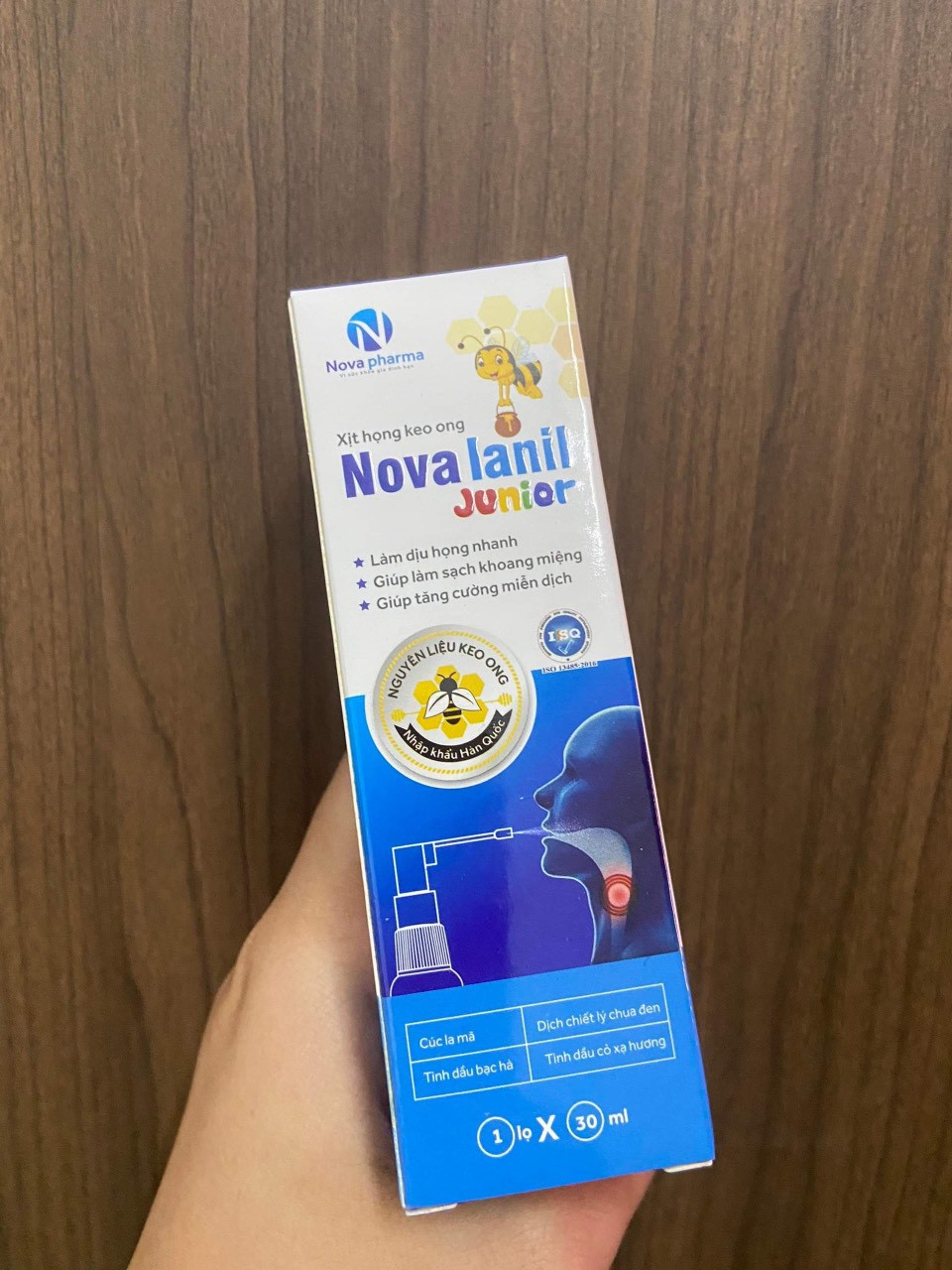 Xịt Keo Ong Nova Lanil Junior 30ml - Giúp Làm Dịu Họng, Sạch Khoang Miệng Cho Trẻ 6 Tháng Tuổi Trở Lên, Dễ Dùng, Thiên Nhiên