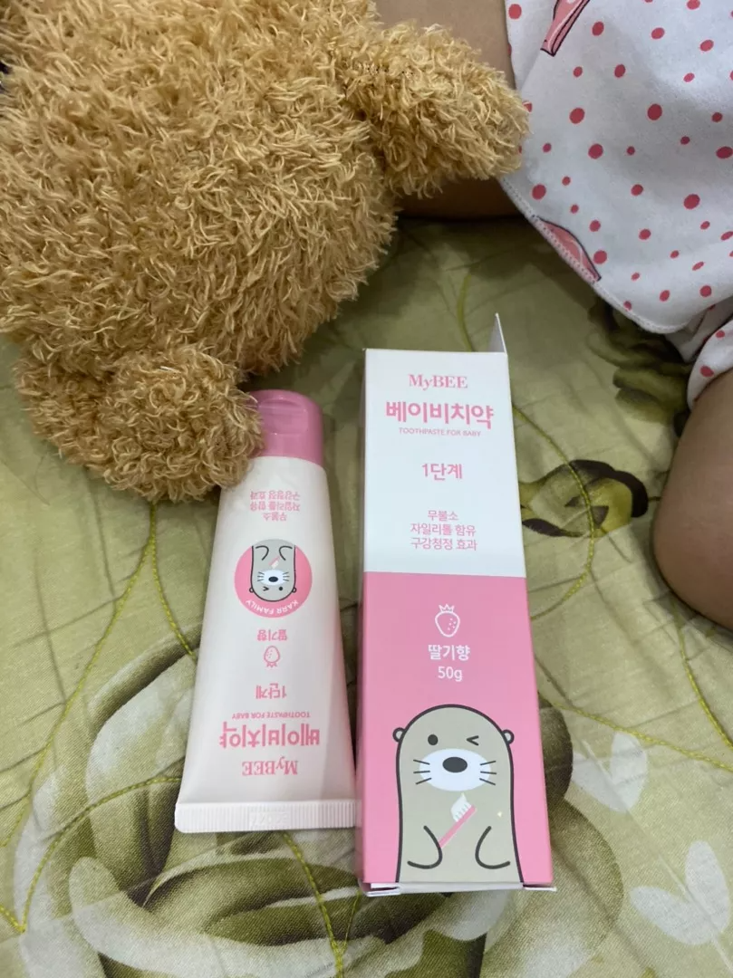 Kem đánh răng MyBEE Hàn Quốc cho bé 0-2 tuổi, tự nhiên an toàn, hương chuối dâu thơm, hỗ trợ làm sạch răng miệng, có thể nuốt được.
