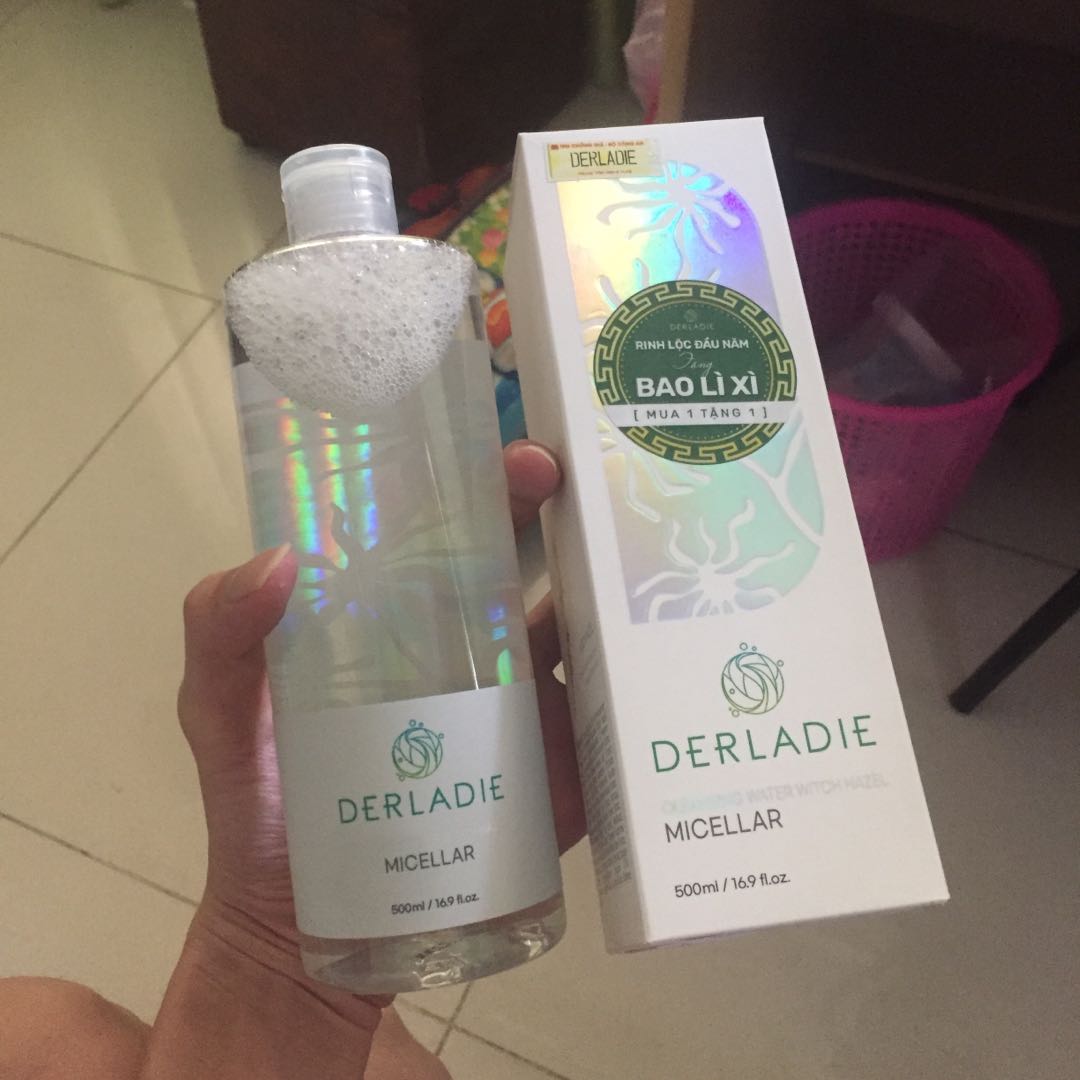 Nước Tẩy Trang Ngừa Mụn Derladie - Cleansing Water Chiết Xuất Cây Phỉ 500ml - Làm Sạch Da, Ngăn Ngừa Mụn Hiệu Quả Cho Da Nhạy Cảm