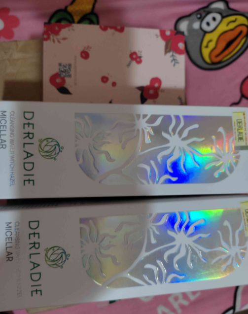 Nước Tẩy Trang Ngừa Mụn Derladie - Cleansing Water Chiết Xuất Cây Phỉ 500ml - Làm Sạch Da, Ngăn Ngừa Mụn Hiệu Quả Cho Da Nhạy Cảm
