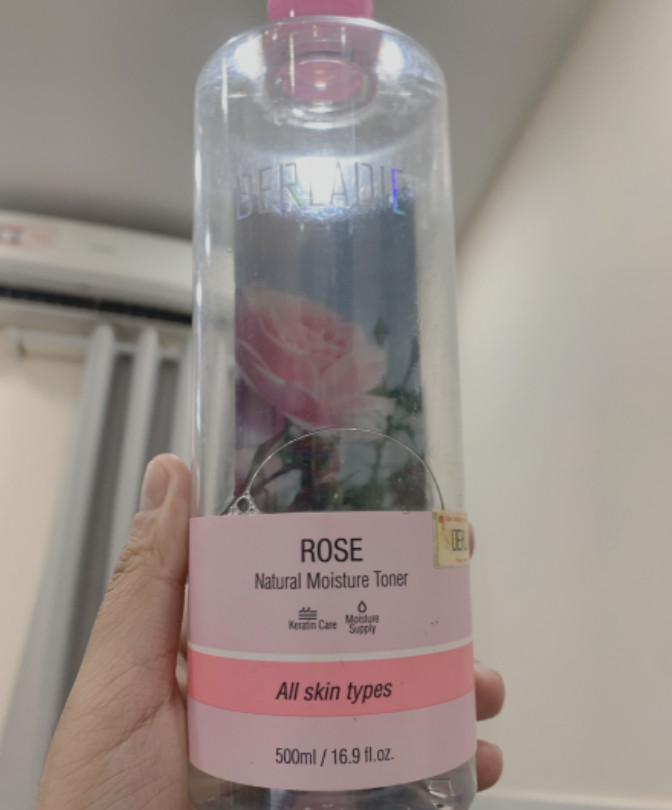 Nước Hoa Hồng Derladie Rose Natural Witch Hazel Toner 500ml - Dưỡng Ẩm Cho Da Khô, Ngăn Ngừa Mụn, Dành Cho Da Nhạy Cảm