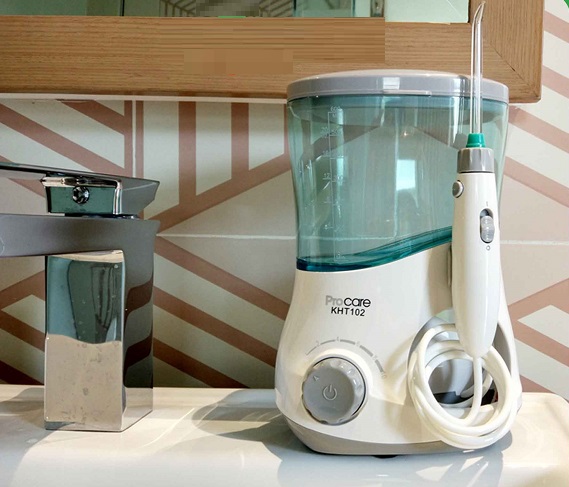 Máy tăm nước Procare KHT102 - Thiết bị làm sạch mảng bám và thức ăn thừa hiệu quả cho mọi lứa tuổi, hỗ trợ mát xa nướu