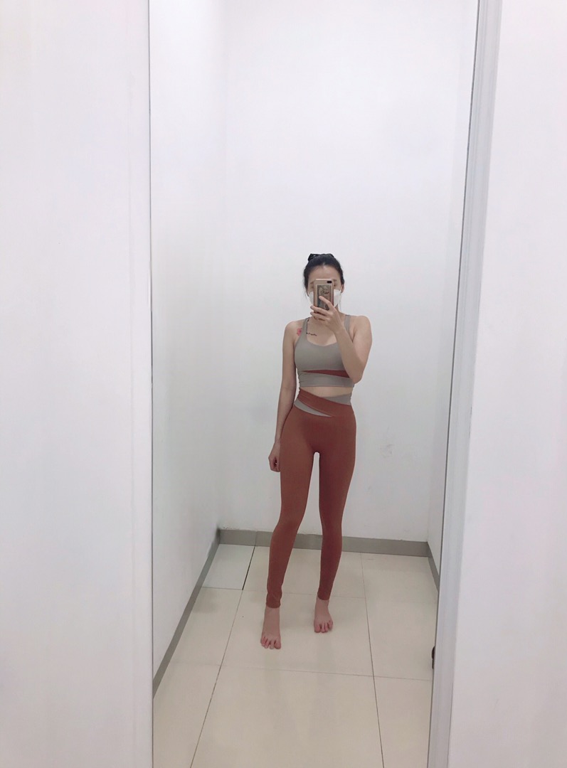 Bộ quần áo tập gym nữ Amin AM052 - Đồ thể thao có mút ngực, vải cao cấp, quần cạp cao, thoáng mát, phù hợp yoga và gym - Nhiều màu sắc