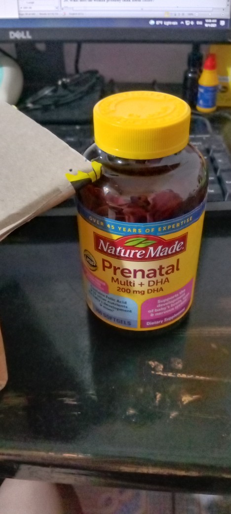 Vitamin tổng hợp dành cho bà bầu Nature Made Prenatal Folic Acid + DHA - 150 viên hỗ trợ sức khỏe mẹ và sự phát triển thai nhi, ngăn dị tật ống thần kinh.