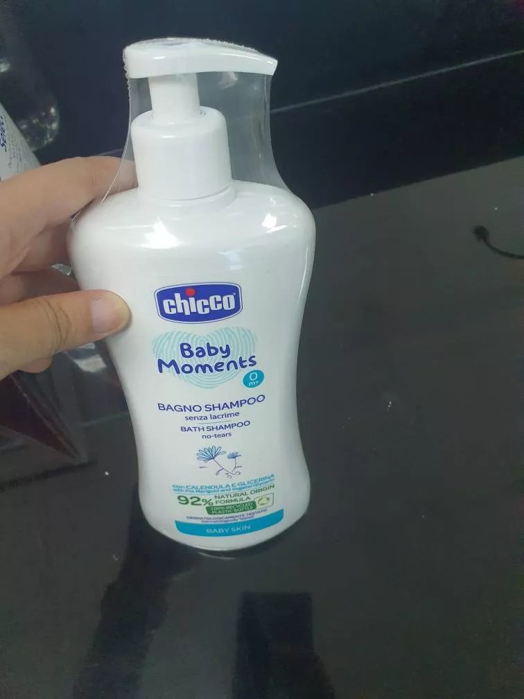 Sữa Tắm Gội Chiết Xuất Hoa Cúc 0M+ Chicco - Sản Phẩm Dưỡng Ẩm Cho Trẻ Sơ Sinh, An Toàn, Dịu Nhẹ, 500ml