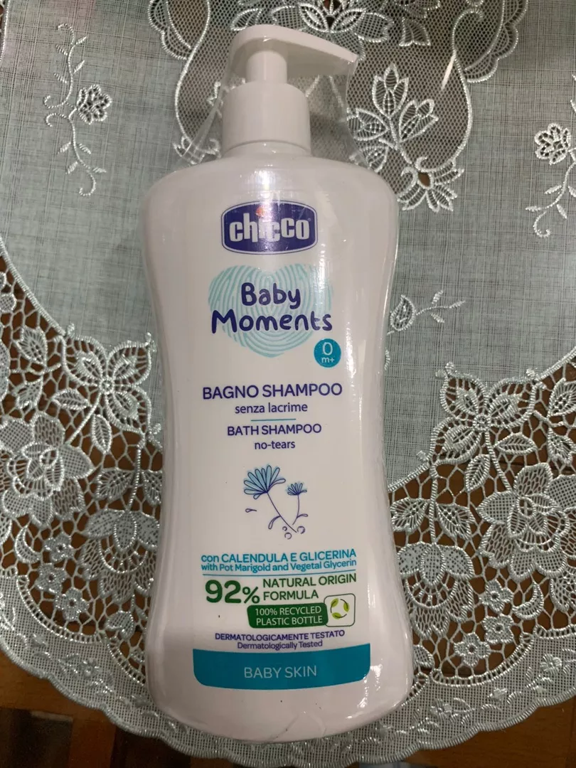 Sữa Tắm Gội Chiết Xuất Hoa Cúc 0M+ Chicco - Sản Phẩm Dưỡng Ẩm Cho Trẻ Sơ Sinh, An Toàn, Dịu Nhẹ, 500ml