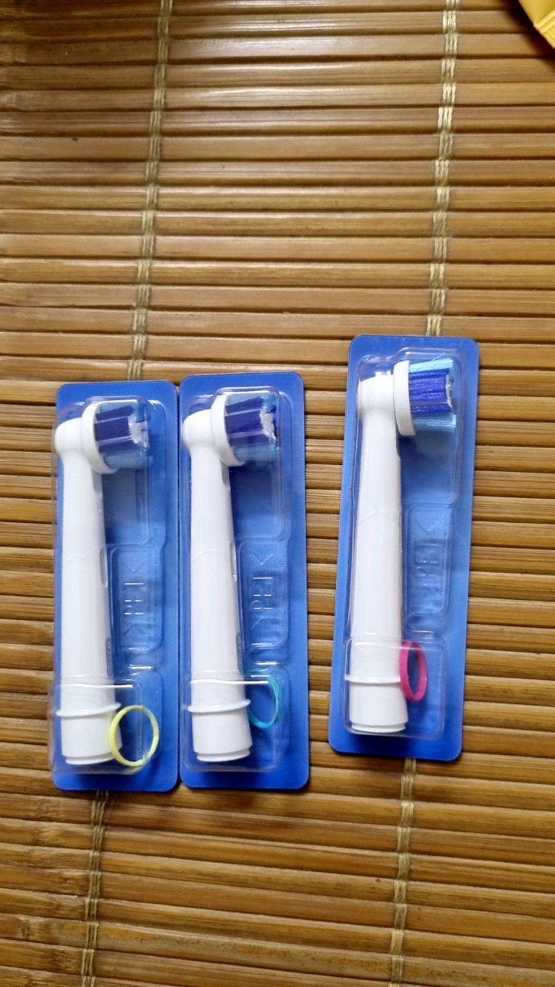 Bộ 3 Đầu Bàn Chải Điện Oral-B Precision Clean - Lông Mềm, Thiết Kế Thông Minh, Làm Sạch Từng Kẽ Răng, Giữ Răng Sạch Khỏe