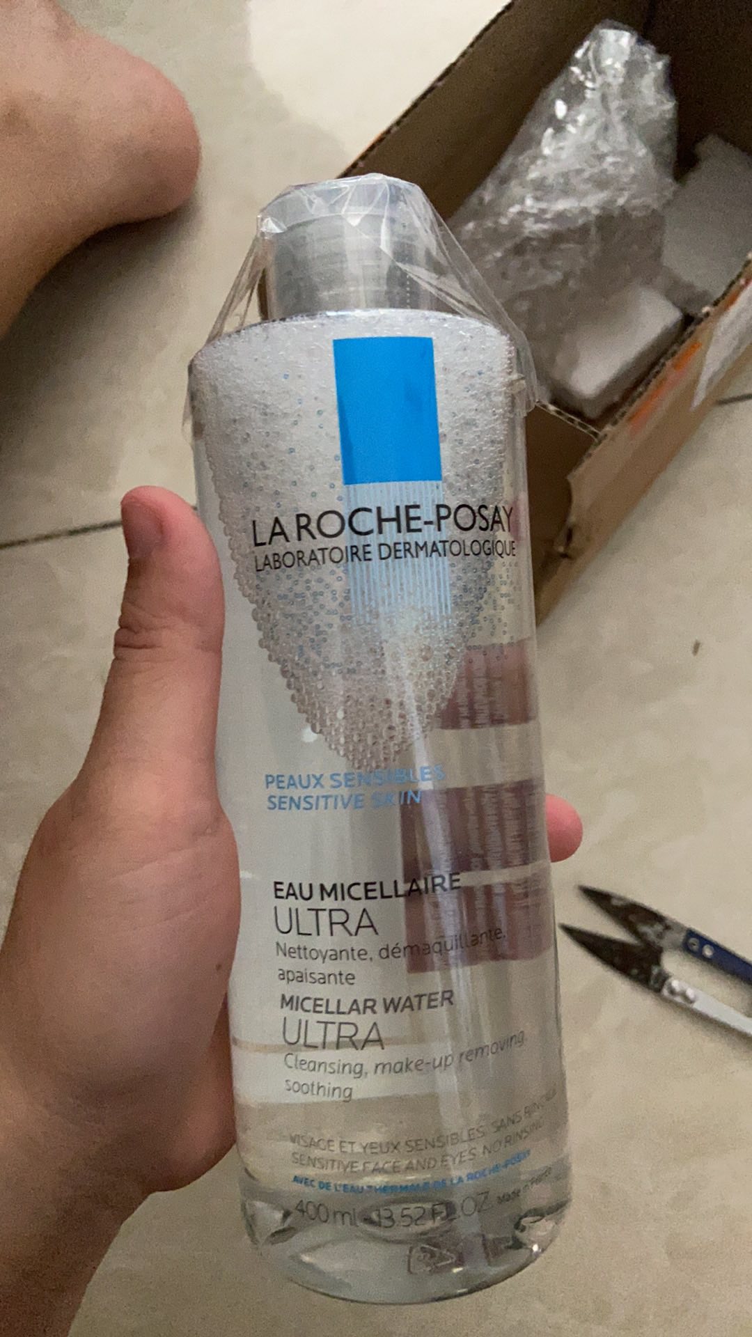 Nước tẩy trang La Roche-Posay Micellar Water 400ml cho da nhạy cảm - Dịu nhẹ, làm sạch hiệu quả, không cồn, lành tính cho làn da.