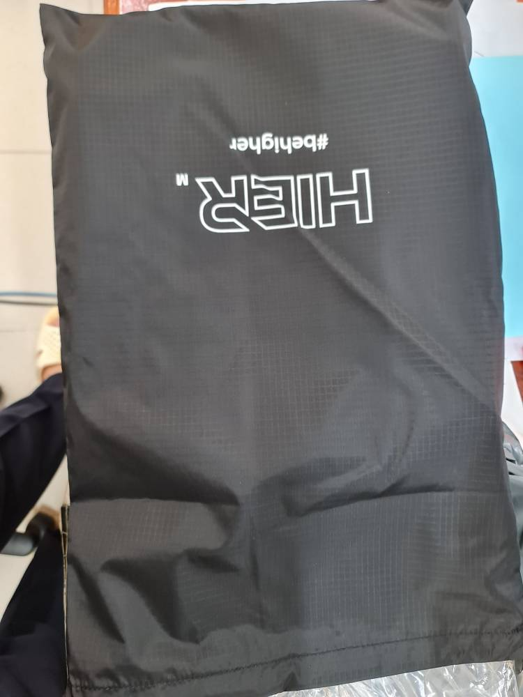 Túi đựng giày Hier Graphic Shoebox - Dụng cụ thể thao tiện lợi với quai đeo và ngăn zip cho đồ cá nhân, chất liệu chống thấm 100% Polyester