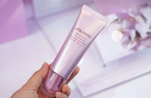 Sữa Dưỡng Ban Ngày Shiseido White Lucent Day Emulsion SPF50 - Dưỡng Da, Chống Nắng, Bảo Vệ Da Toàn Diện 50ml