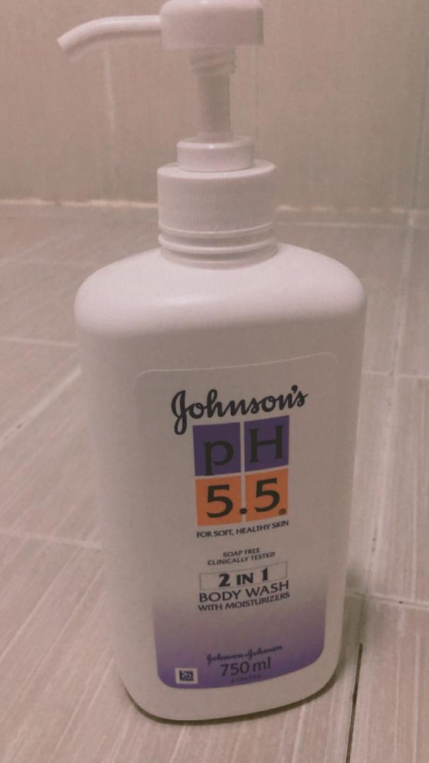Sữa Tắm Johnson's 2in1 pH 5.5 - Sữa Tắm Dưỡng Ẩm Chăm Sóc Da Mềm Mại & Khỏe Mạnh 750ml Chính Hãng