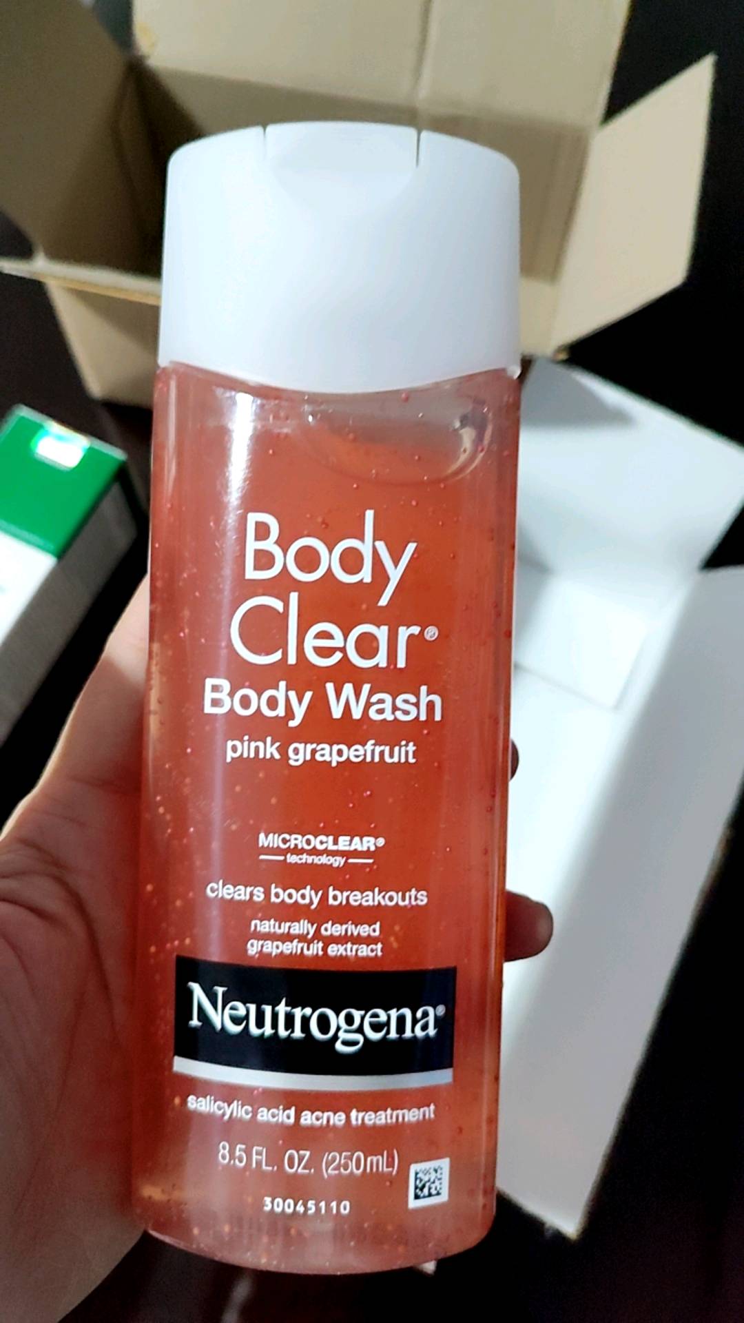Sữa tắm Neutrogena Body Clear 250ml - Sữa tắm chiết xuất bưởi hồng giúp cải thiện mụn, làm sạch và tái tạo da hiệu quả