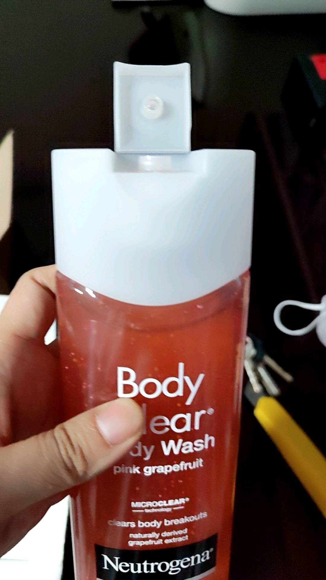Sữa tắm Neutrogena Body Clear 250ml - Sữa tắm chiết xuất bưởi hồng giúp cải thiện mụn, làm sạch và tái tạo da hiệu quả