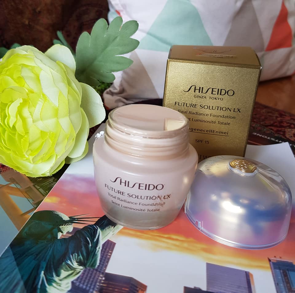 Kem Nền Shiseido Future Solution LX Total Radiance Foundation E 30ml - Kem Chống Lão Hóa, Dưỡng Da Mịn Màng, Tươi Sáng