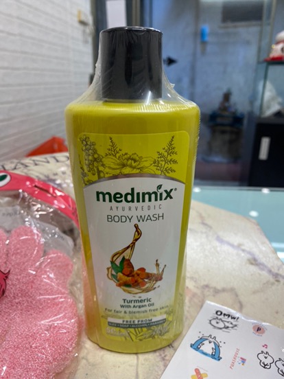 Sữa tắm Medimix nghệ & dầu Argan 300ml - Tẩy tế bào chết, làm sáng da, giảm vết thâm, an toàn cho mọi loại da, không chứa hóa chất độc hại.