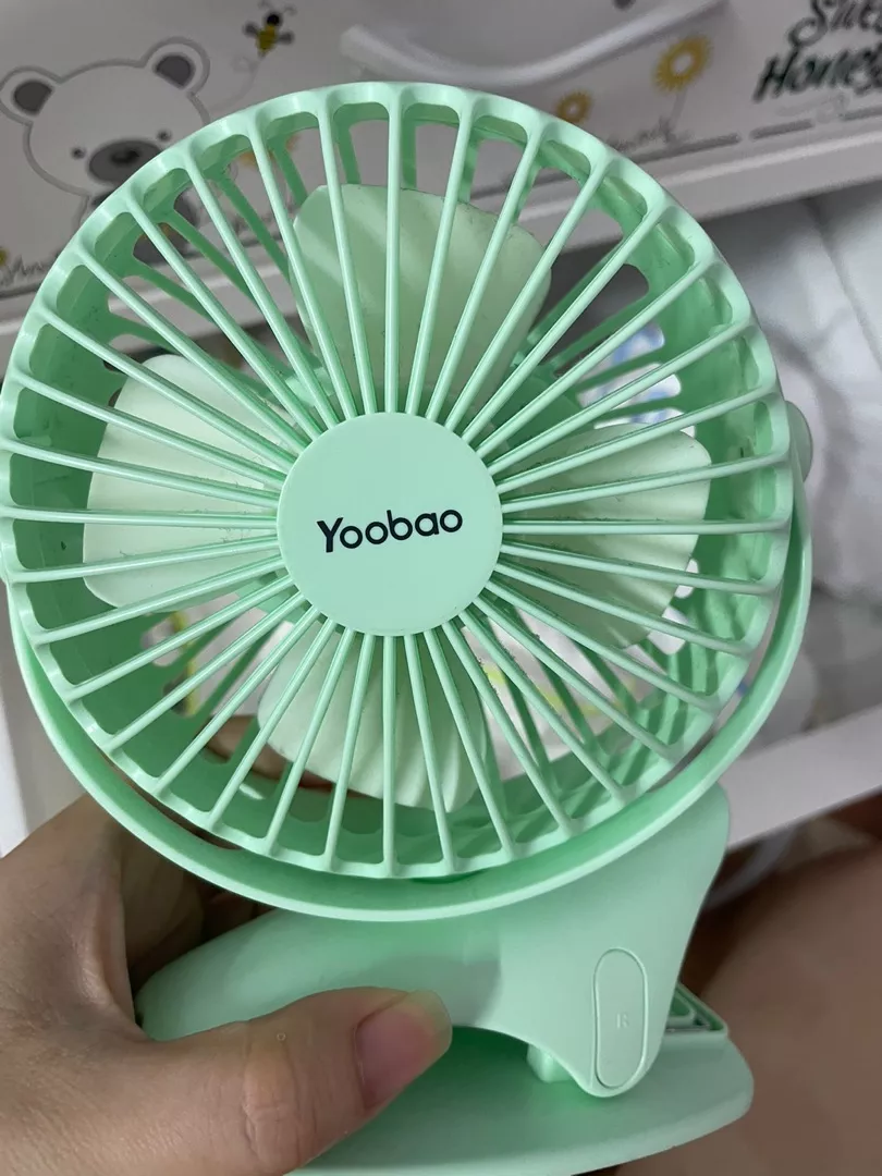 Quạt Tích Điện Chân Kẹp Yoobao F04 6400mAh - Bền Bỉ, Đa Năng, Thời Gian Sử Dụng Lên Đến 32 Giờ, Thiết Kế Nhỏ Gọn, Nhiều Màu Sắc