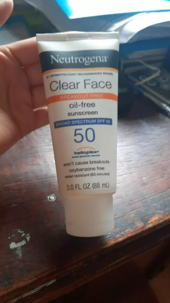 Kem Chống Nắng Neutrogena Clear Face Break-Out Oil Free SPF 50 - Bảo Vệ Da Nhạy Cảm, Dưỡng Ẩm, Ngăn Mụn, 88ml