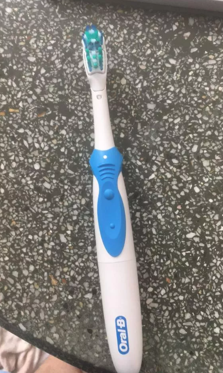 Bàn Chải Pin Oral-B Complete Action - Công Nghệ Làm Sạch Sâu, Đầu Chải Kép, Thời Gian Sử Dụng Trên 1 Tháng