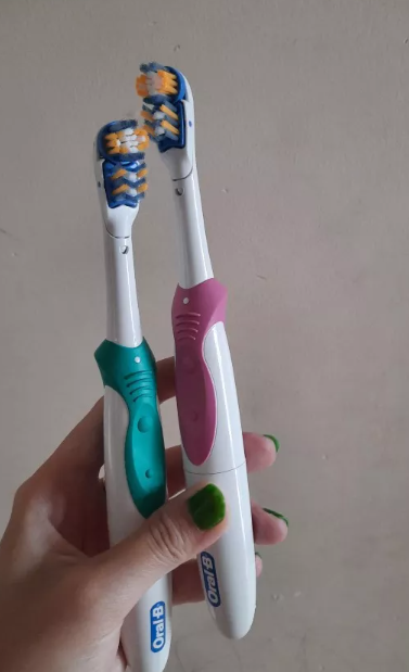 Bàn Chải Pin Oral-B Complete Action - Công Nghệ Làm Sạch Sâu, Đầu Chải Kép, Thời Gian Sử Dụng Trên 1 Tháng