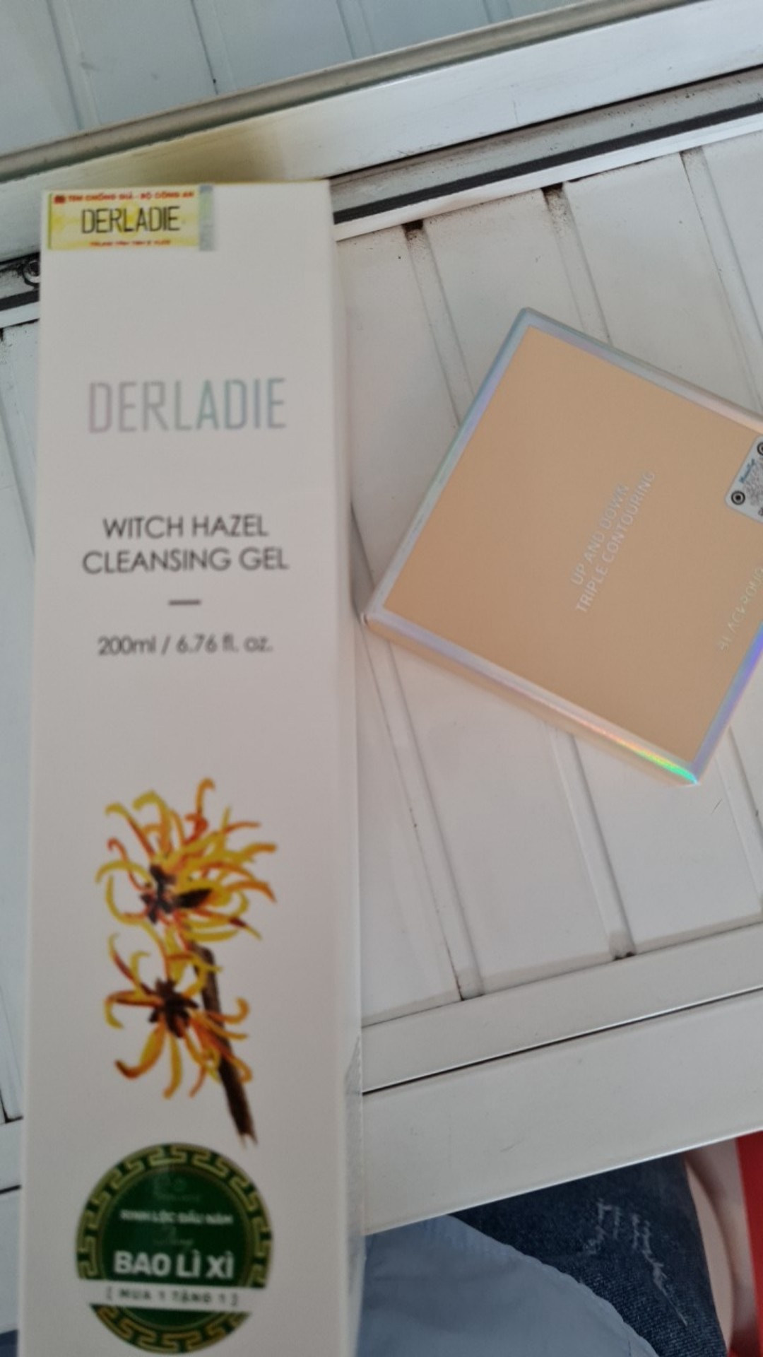 Sữa Rửa Mặt Derladie Witch Hazel Cleansing Gel 200ml - Chăm Sóc Da Mụn, Giảm Viêm, Kháng Khuẩn Từ Thiên Nhiên