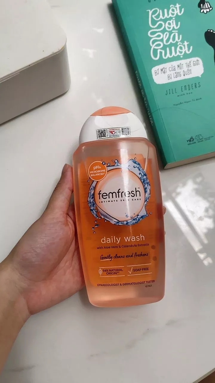 Dung dịch vệ sinh Femfresh Daily 250ml - Giải pháp vệ sinh nhẹ nhàng cho phụ nữ, kháng viêm, kháng khuẩn, bảo vệ vùng kín sạch sẽ, thơm tho