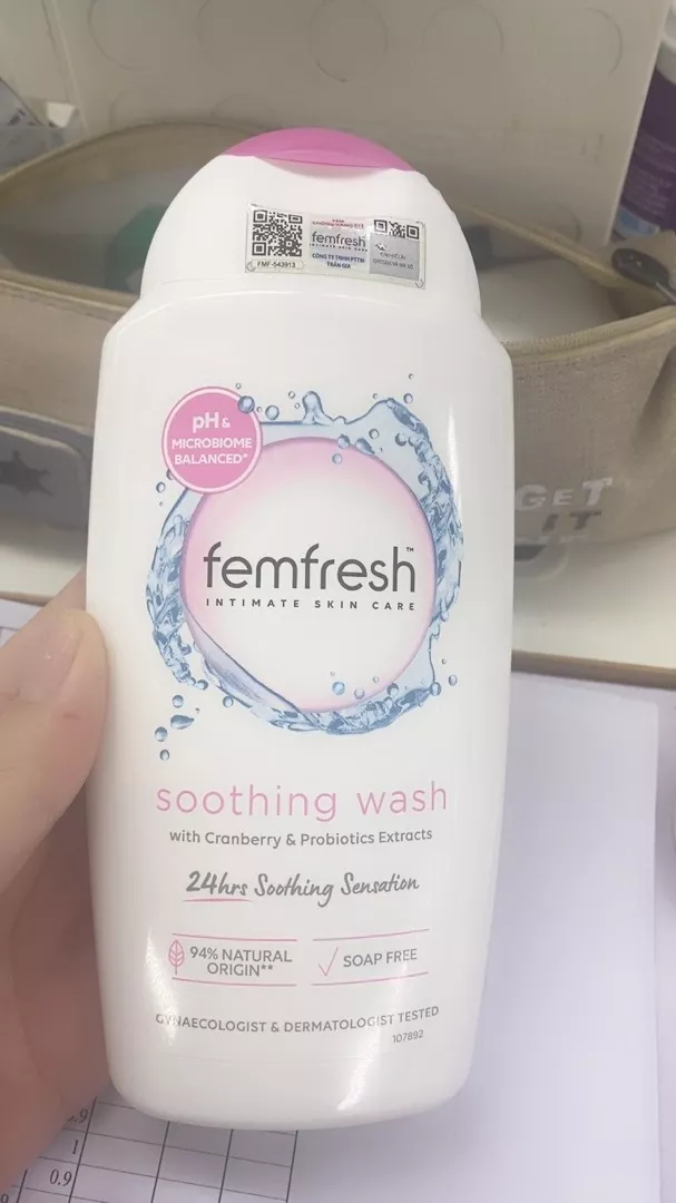 Dung Dịch Vệ Sinh Phụ Nữ Femfresh Soothing Wash 250ml - Giúp Ngăn Ngừa Viêm Nhiễm, Dịu Nhẹ, Nhập Khẩu Từ Anh Quốc