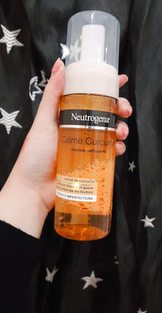 Sữa Rửa Mặt Nghệ Neutrogena Calme Curcuma Clear 150ml - Tạo Bọt Mịn, Làm Sáng Da, Dịu Kích Ứng, Cho Mọi Loại Da