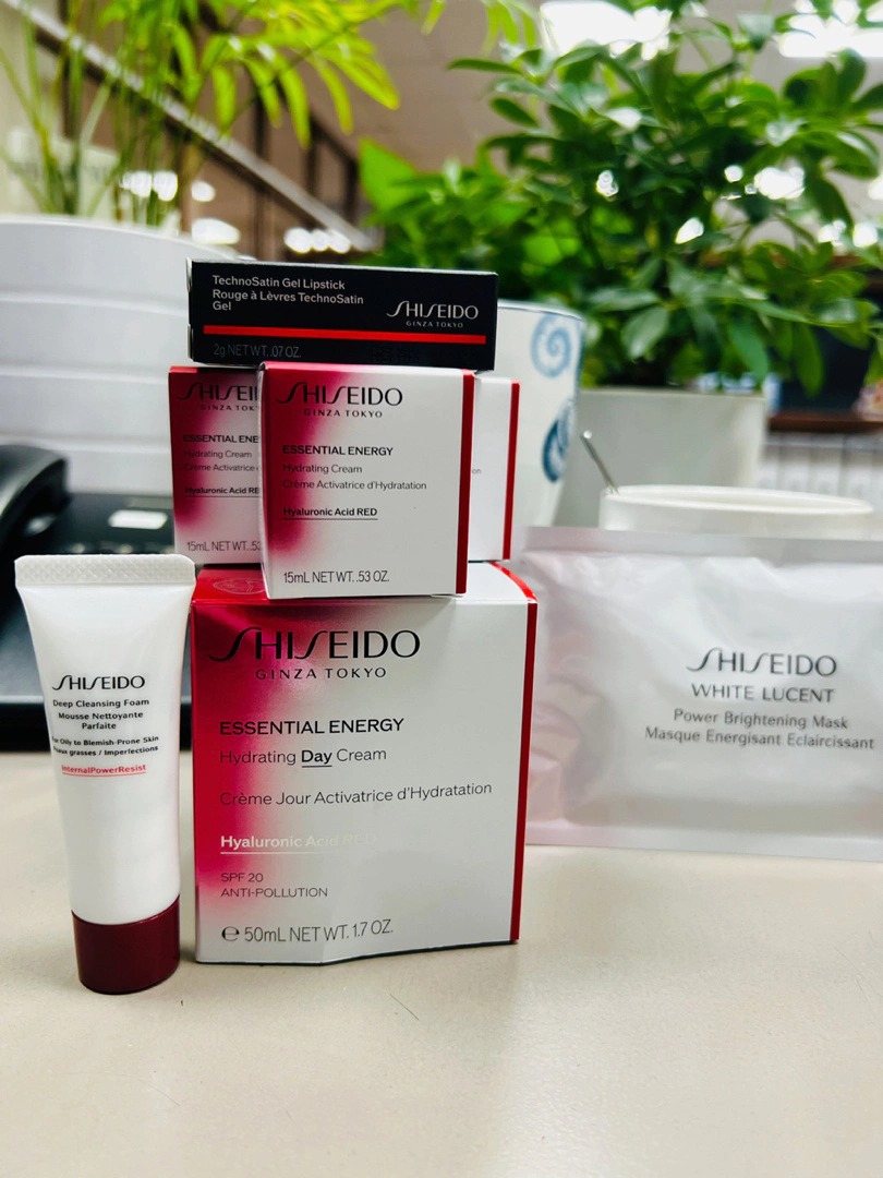 Kem Dưỡng Da Ban Ngày Shiseido Essential Energy Hydrating Cream 50ml - Bảo Vệ Da SPF20, Cung Cấp Độ Ẩm và Làm Sáng Da