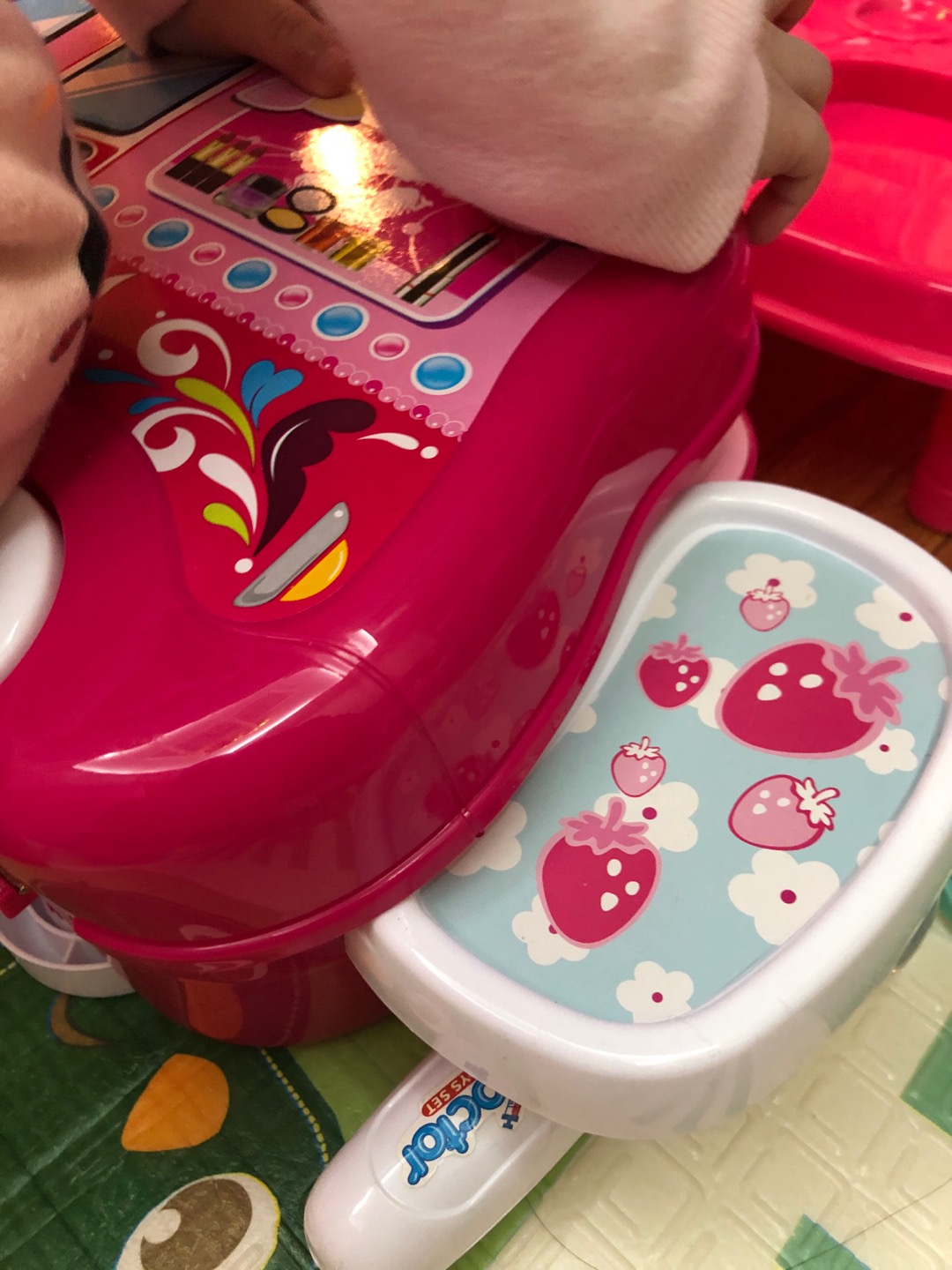 Hộp đồ chơi trang điểm Toys House 008-917 - Bộ trang điểm nhiều chi tiết cho bé, an toàn và sáng tạo, phát huy khả năng nghệ thuật