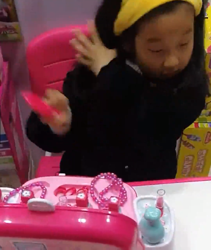 Hộp đồ chơi trang điểm Toys House 008-917 - Bộ trang điểm nhiều chi tiết cho bé, an toàn và sáng tạo, phát huy khả năng nghệ thuật