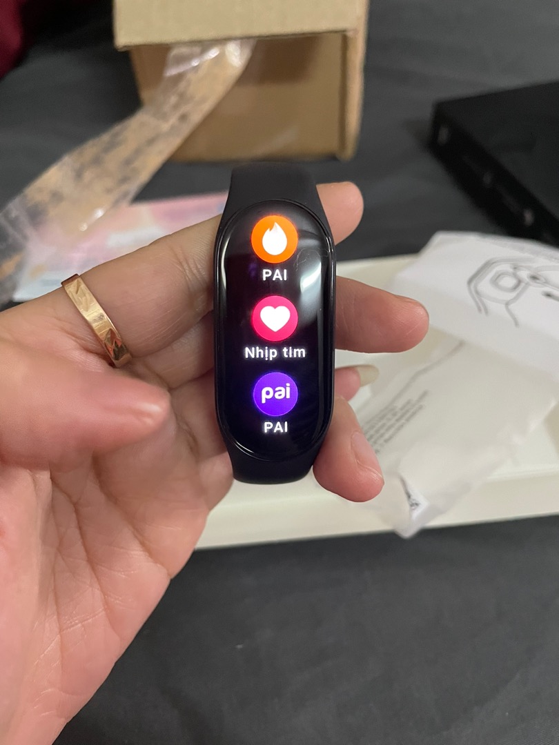 Vòng đeo tay thông minh Xiaomi Mi Band 7 - Màn hình AMOLED 1.62 inch, Chống nước 5ATM, Theo dõi sức khỏe, Hỗ trợ 110+ chế độ thể thao