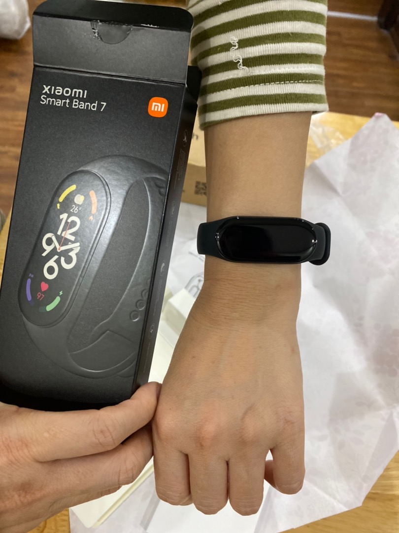 Vòng đeo tay thông minh Xiaomi Mi Band 7 - Màn hình AMOLED 1.62 inch, Chống nước 5ATM, Theo dõi sức khỏe, Hỗ trợ 110+ chế độ thể thao
