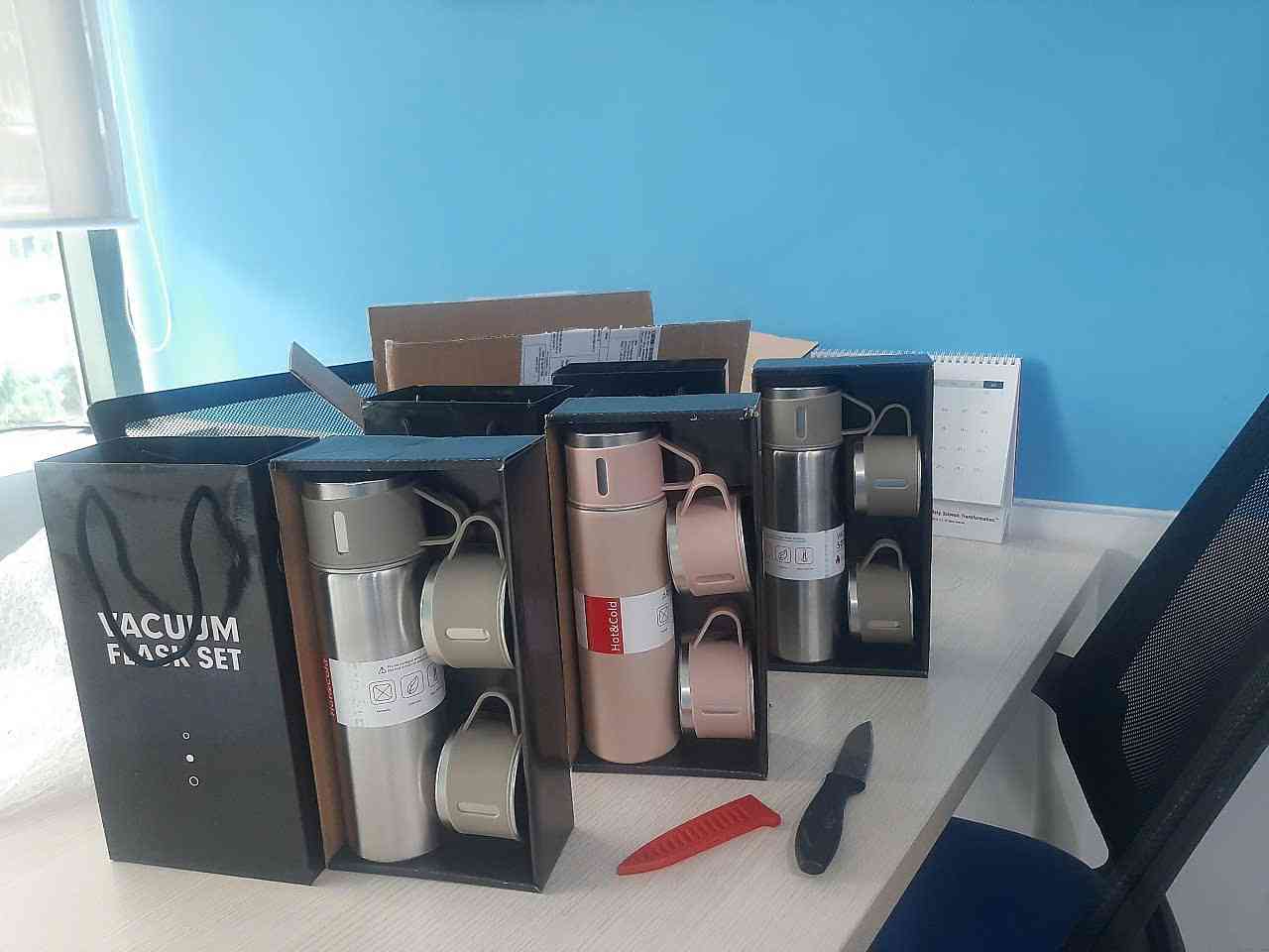 Bộ quà tặng bình giữ nhiệt cao cấp 500ml kèm 2 cốc inox có quai - Giữ nóng lạnh lâu, quà tặng ý nghĩa cho bạn bè, người thân