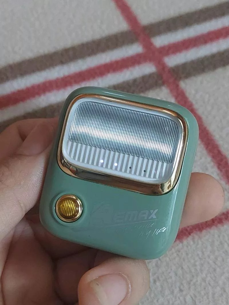 Tai nghe Bluetooth Remax TWS-38 Retro - Âm thanh sống động, chống ồn hiệu quả, kết nối Bluetooth 5.0, màu xanh cổ điển hấp dẫn